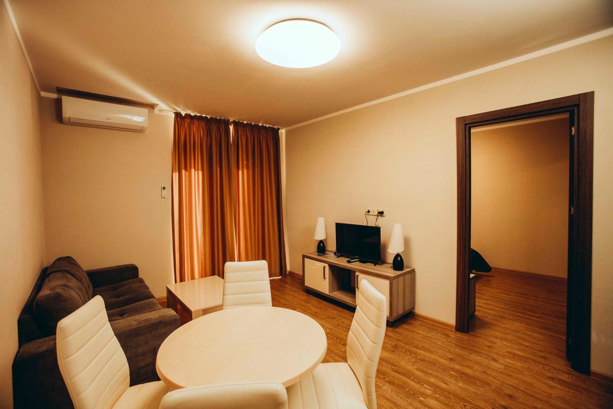 Holiday Lux Tower Batumi Habitación foto